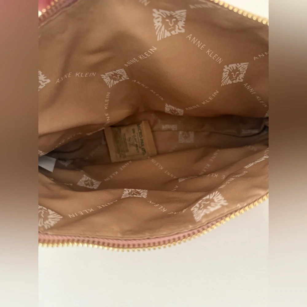 NWT Anne Klein pink large cosmetic / makeup bag with wrist strap - Picture 3 of 5